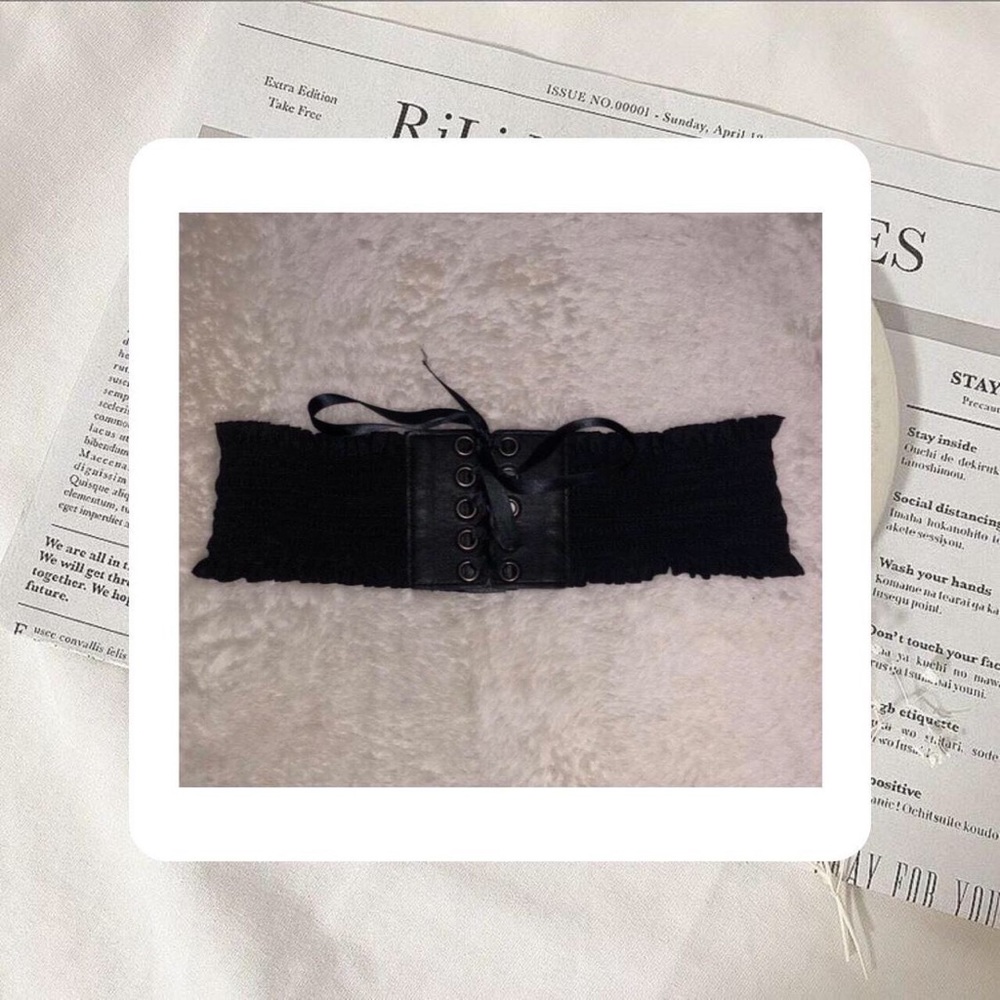 ♡ Black waist corset.